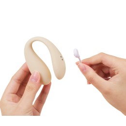 Бежевый вибратор для ношения Carla с управлением через приложение