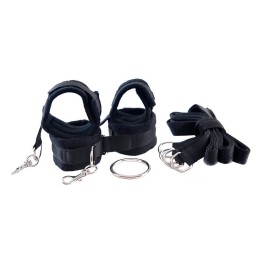 Сцепка рук и ног с фиксирующими ремнями