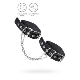 Черные оковы из одного ремешка с люверсами