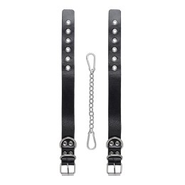 Черные оковы из одного ремешка с люверсами