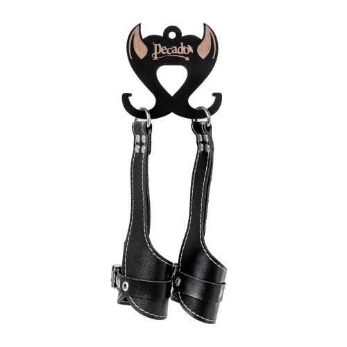 Черные подвесы с белой строчкой