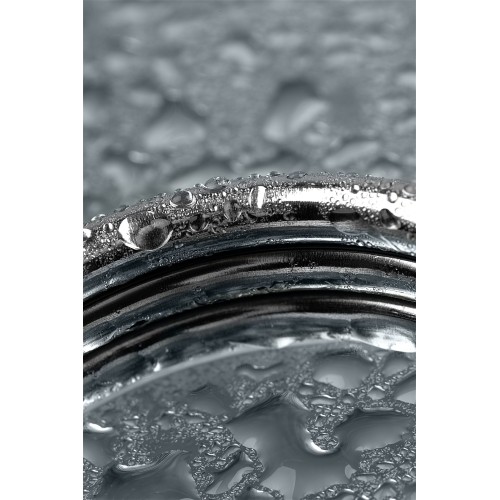 Металлическое кольцо на пенис