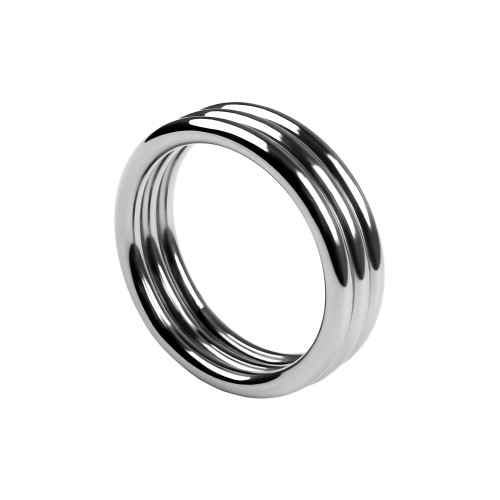 Металлическое кольцо на пенис