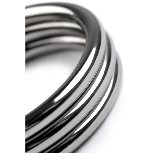 Металлическое кольцо на пенис