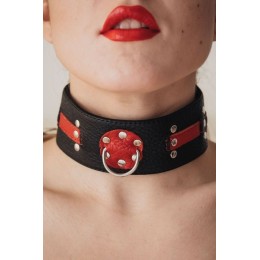Чёрно-красный ошейник с клёпками