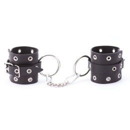 Черные кожаные наручники с люверсами