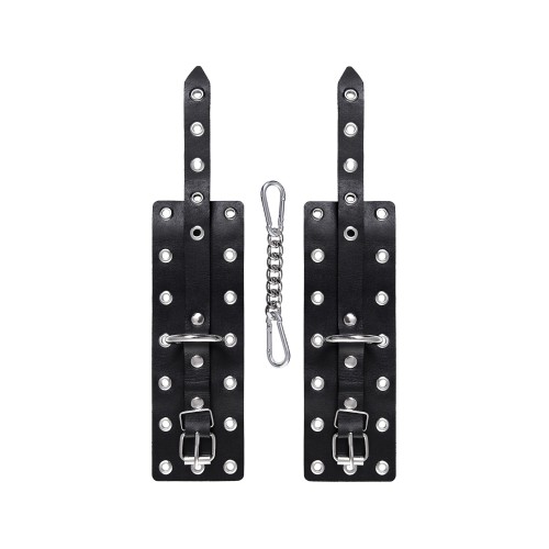 Черные кожаные однослойные наручники с люверсами