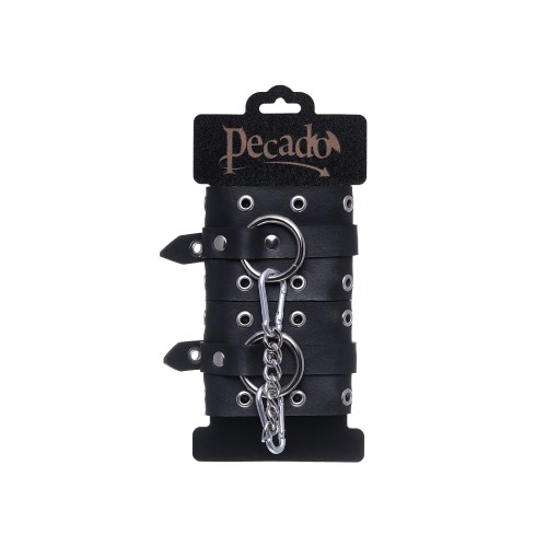 Черные кожаные однослойные наручники с люверсами