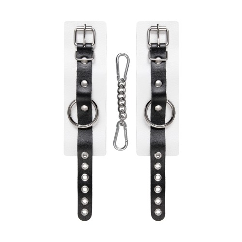 Бело-черные кожаные наручники с одним ремешком с люверсами