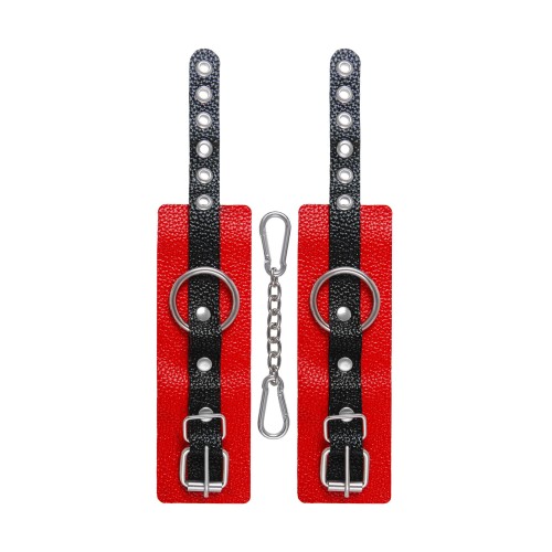 Красно-черные мягкие наручники с одним ремешком с люверсами