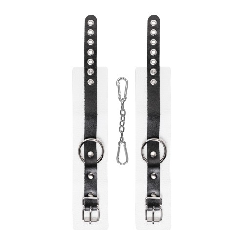 Бело-черные мягкие оковы с одним ремешком и люверсами