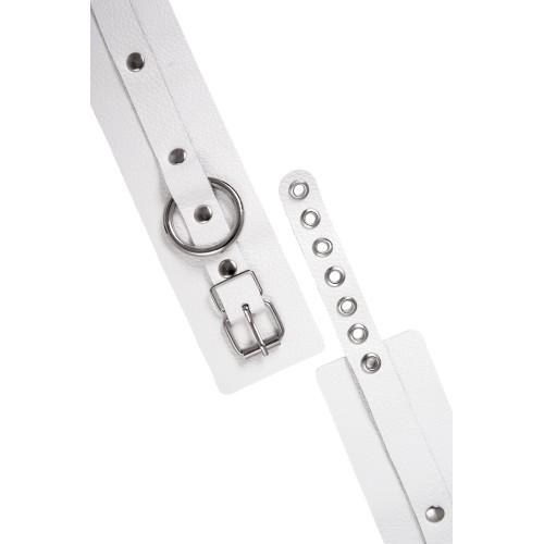Белые мягкие кожаные оковы с люверсами