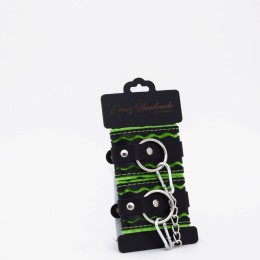 Черно-зеленые кожаные наручники с зеленой строчкой