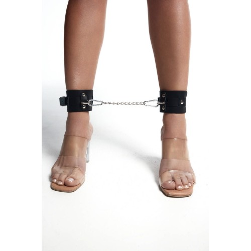 Черные кожаные оковы с хромированной фурнитурой