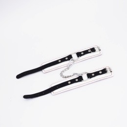 Бело-красные кожаные оковы