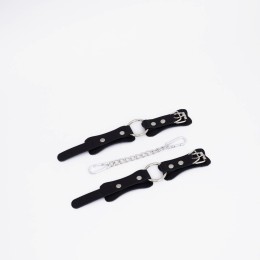 Черные кожаные наручники с кольцом