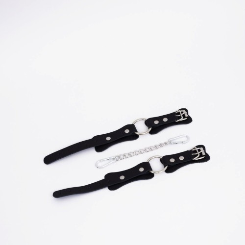 Черные кожаные оковы с кольцом