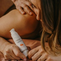 Массажный гель-смазка Allover Delicious Massage Gel с ароматом персика и абрикоса - 50 мл.