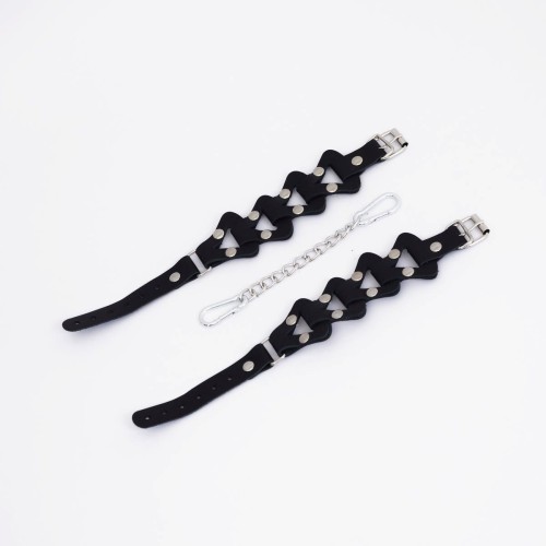 Черные кожаные оковы из звеньев