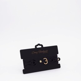 Черный кожаный ошейник с золотистой фурнитурой