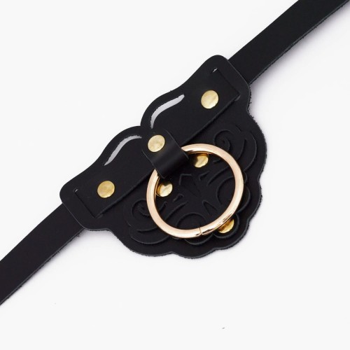 Черный фигурный кожаный ошейник с золотистой фурнитурой