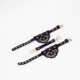 Черные оковы с золотистой фурнитурой