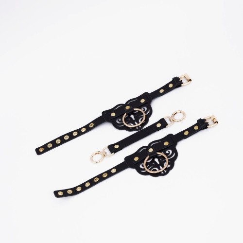 Черные оковы с золотистой фурнитурой