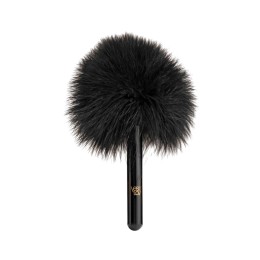 Черная перьевая кисточка с гладкой ручкой Caressing Feather