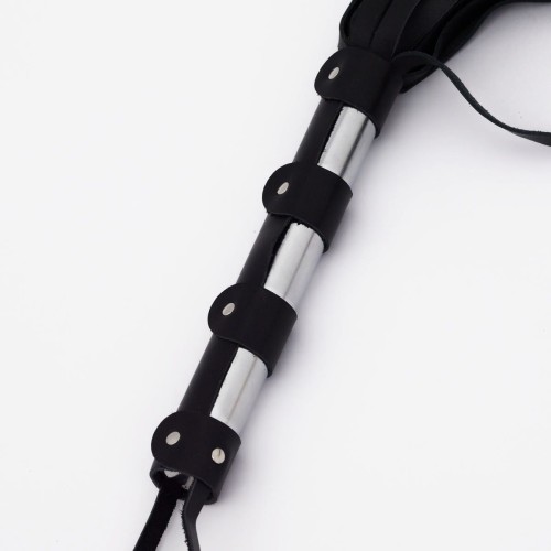 Черный кожаный флоггер со стальной ручкой - 45 см.