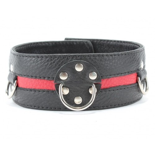 Чёрный кожаный ошейник с красной полосой и кольцами