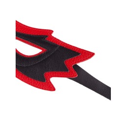 Чёрно-красная маска с прорезями для глаз