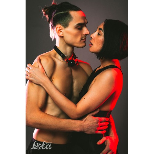 Черный гладкий кляп-шарик Crave