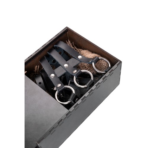 Черный кожаный пояс с кольцами